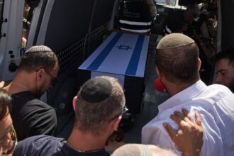حماس تماطل في تسليم جثث الأسرى الإسرائيليين: تصريحات إسرائيلية صادمة - المهجر نت