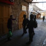 انتهاكات الاحتلال الإسرائيلي: إصابة فتى والاستيلاء على أراضي الفلسطينيين في الضفة - المهجر نت