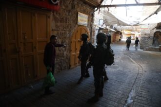 انتهاكات الاحتلال الإسرائيلي: إصابة فتى والاستيلاء على أراضي الفلسطينيين في الضفة - المهجر نت