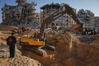المقاومة الفلسطينية تكثف جهود انتشال جثث الأسرى الإسرائيليين وسط ضغوط أميركية - المهجر نت