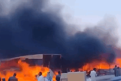 حريق ضخم في الأثاث الكويتي بالبصرة يثير الذعر ويهدد المحال المجاورة - المهجر نت