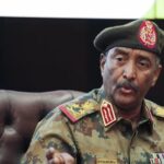 البرهان يدعو السودانيين لحمل السلاح ويكشف شروطه الحاسمة للتفاوض مع الدعم السريع - المهجر نت