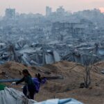 غزة تحت النار: غارات إسرائيلية وخسائر بشرية صادمة وسط تبادل جثامين - المهجر نت