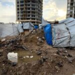 غارات إسرائيلية على غزة: تفاصيل صادمة لمعاناة النازحين مع المنخفض الجوي - المهجر نت