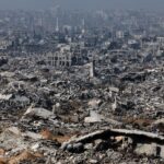 غارات إسرائيلية على غزة: تصعيد خطير ونسف المباني وراء الخط الأصفر - المهجر نت