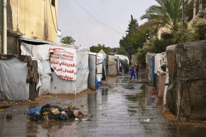 كارثة الأمطار في غزة: كشف معاناة المدنيين وسط الفيضانات الخطيرة - المهجر نت