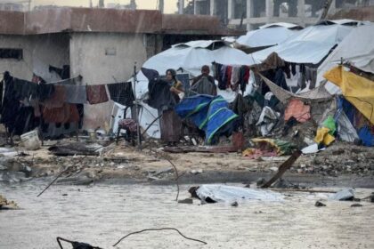 غزة: 288 ألف أسرة بلا مأوى وخيام بالية وسط كارثة إنسانية صادمة - المهجر نت