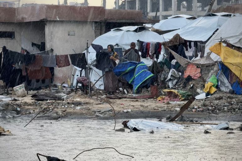 غزة: 288 ألف أسرة بلا مأوى وخيام بالية وسط كارثة إنسانية صادمة - المهجر نت