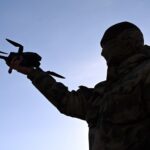 رئيس وزراء اليونان وييلينسكي: تعاون حاسم لتطوير الطائرات المسيرة والأمن السيبراني - المهجر نت