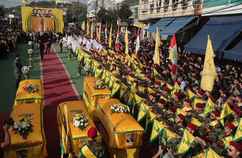 لبنان: تشييع عناصر حزب الله بعد غارات إسرائيلية مثيرة للجدل جنوب البلاد - المهجر نت