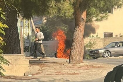 غارة إسرائيلية على بنت جبيل: جريحان بصاروخين وسط تصاعد التوترات - المهجر نت