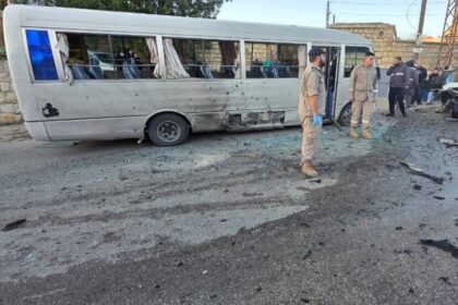 غارة إسرائيلية في جنوب لبنان: قتلى وجرحى بينهم طلاب في استهداف صادم - المهجر نت