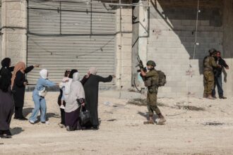الاحتلال الإسرائيلي يعتقل العشرات ويخطر بهدم منازل في القدس والضفة - المهجر نت