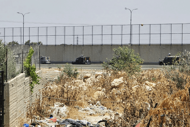 الاحتلال الإسرائيلي يصيب فلسطينيين ويُفجر مغارة في الضفة الغربية - المهجر نت