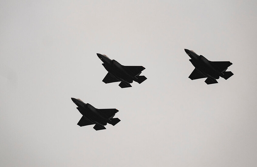 التفوق العسكري الإسرائيلي: تحذير خطير من صفقة F-35 السعودية وتأثيرها الإقليمي - المهجر نت