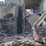 قصف إسرائيلي وراء الخط الأصفر بغزة: تحذيرات أونروا من أزمة إنسانية خطيرة - المهجر نت