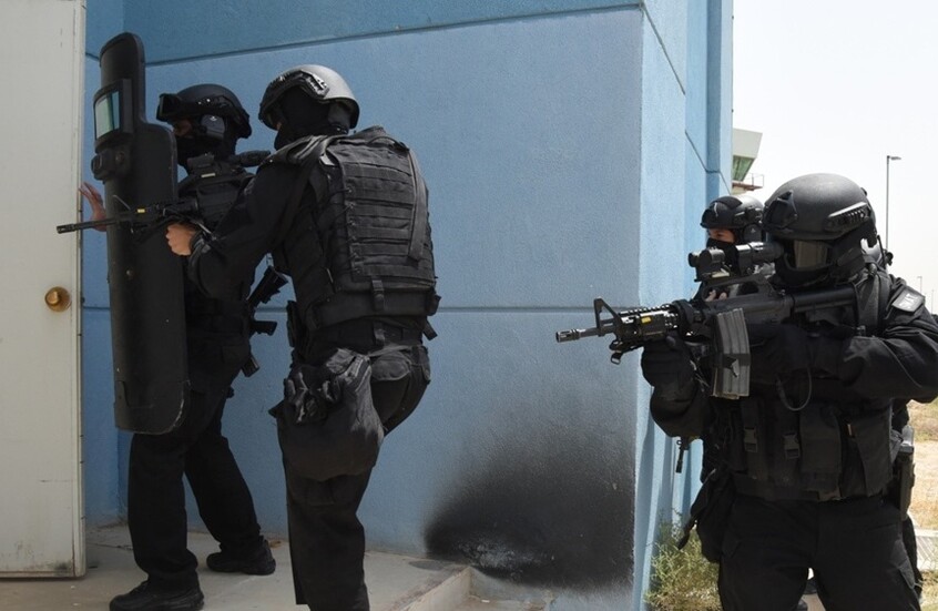 الكويت: ضبط شخص بحالة غير طبيعية بعد إتلاف 7 مركبات في السالمية - المهجر نت