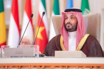 ولي العهد السعودي يقود تحوّلاً تاريخياً ويعزز القيادة الاقتصادية والسياسية للمملكة - المهجر نت