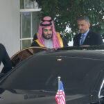 العلاقات السعودية الأمريكية: إعلان صادم من ترامب بتصنيف الرياض «حليفاً رئيسياً من خارج الناتو» - المهجر نت