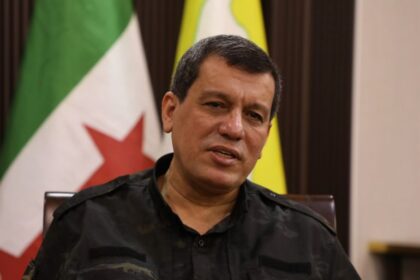 قائد قسد يعلن: إدارتنا تحت مظلة الدولة السورية ولا تشكل تهديداً لأحد - المهجر نت