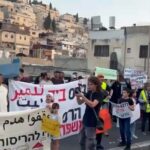 سلوان: احتجاج مقدسيين صادم ضد أوامر إخلاء منازلهم لصالح المستوطنين - المهجر نت