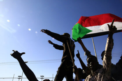 السودان: مفوضية حقوق الإنسان تحذر من استفادة الأطراف من الحرب وتطالب بمحاسبتهم - المهجر نت