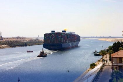 قناة السويس وموانئ مصر: وزير النقل يؤكد الحفاظ على الشريان التجاري العالمي - المهجر نت