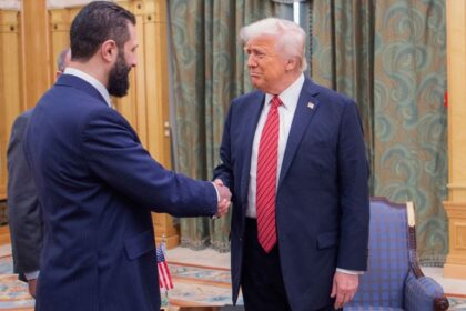 الشرع يبحث في واشنطن رفع العقوبات وإعادة إعمار سوريا: زيارة تاريخية ومفاوضات حاسمة - المهجر نت
