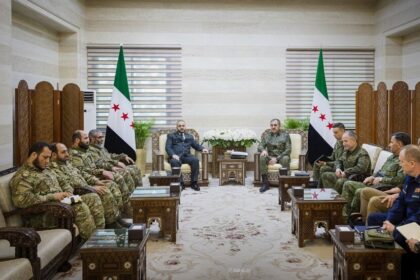 التعاون العسكري السوري الروسي: لقاء صادم لتعزيز التنسيق الدفاعي بين دمشق وموسكو - المهجر نت