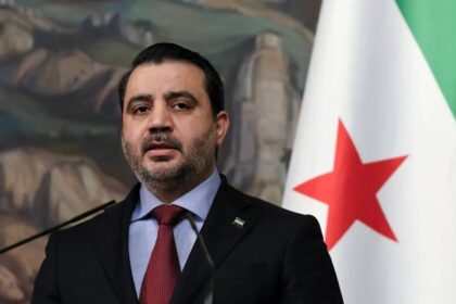 إعادة تعيين الدبلوماسيين السوريين: الشيباني يوقع قرار العودة الرسمية للعمل - المهجر نت