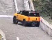 حادث اختبار قيادة في الصين: تحطيم جسر جبل تيانمن يثير استياء الجمهور - المهجر نت