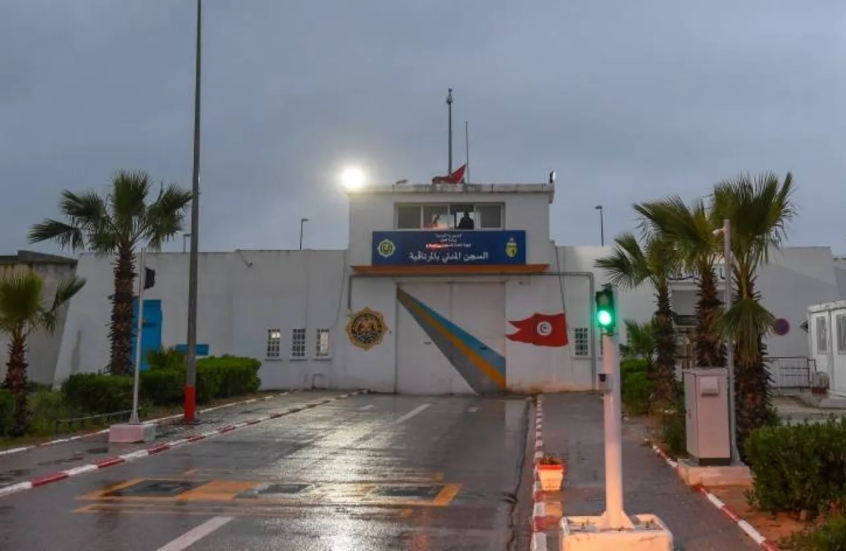 تونس: أكثر من 10 آلاف سجين بقضايا المخدرات يضغطون على السجون - المهجر نت
