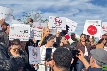 الصحافة في تونس: احتجاجات عاجلة في القصبة للمطالبة بحماية حقوق الإعلاميين - المهجر نت