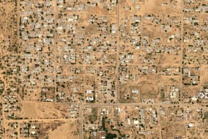 سفير روسيا يحذر من وجود مشغلي طائرات مسيرة أوكرانيين في دارفور السودانية - المهجر نت