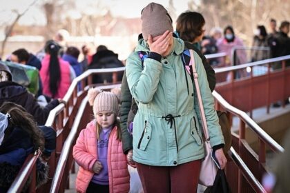 التحول الأوروبي تجاه اللاجئين الأوكرانيين: صدمة وقف المساعدات ومخاطر مستقبلية - المهجر نت