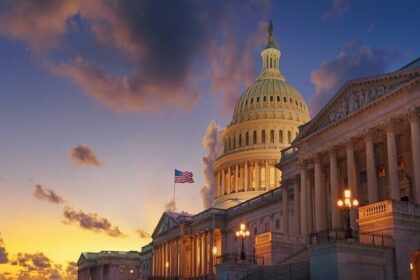 الإغلاق الحكومي في أمريكا: كشف استعداد الديمقراطيين لإنهاء الأزمة الصادمة - المهجر نت