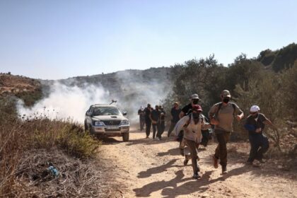 الضفة الغربية: مستوطنون يقتحمون مدارس واعتقالات إسرائيلية صادمة للفلسطينيين - المهجر نت
