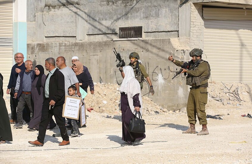 التهجير القسري في الضفة الغربية: تقرير صادم من هيومن رايتس يكشف جرائم إسرائيل ضد اللاجئين - المهجر نت
