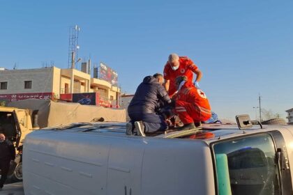 حادث زحلة: تفاصيل صادمة حول إصابة عشرات التلاميذ بعد اصطدام حافلة مدرسية بفان صغير - المهجر نت