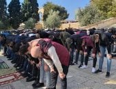 المسجد الأقصى: عشرات الآلاف يؤدون صلاة الجمعة وسط إجراءات الاحتلال الصارمة - المهجر نت