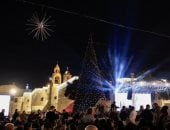 بيت لحم: إضاءة شجرة عيد الميلاد بعد الحرب تثير أجواء احتفالية مؤثرة - المهجر نت