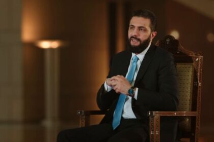 الساعات الأخيرة لسقوط نظام الأسد: الشرع يكشف تفاصيل صادمة للجزيرة - المهجر نت