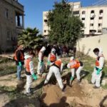 غزة: الدفاع المدني يبدأ نقل جثث الضحايا المدفونة عشوائياً بعد الحرب - المهجر نت