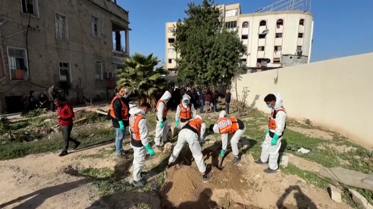 غزة: الدفاع المدني يبدأ نقل جثث الضحايا المدفونة عشوائياً بعد الحرب - المهجر نت