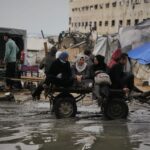 غزة تحت السيول: معاناة 250 ألف أسرة فلسطينية تتفاقم بخيام مهترئة - المهجر نت