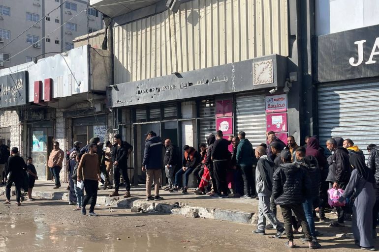 منع إدخال البطاقات الشخصية بغزة: تفاصيل خطيرة تعقّد معاملات الفلسطينيين - المهجر نت