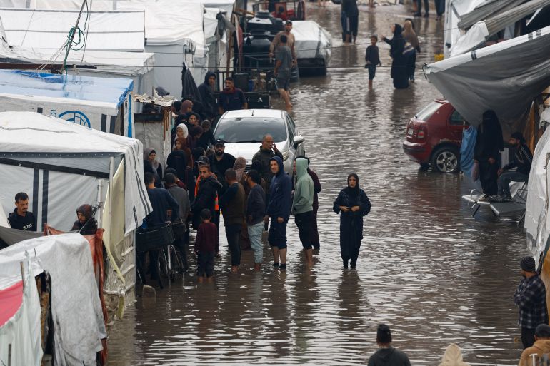 غرق خيام النازحين في غزة: تحذيرات من كارثة إنسانية بسبب المنخفض الجوي - المهجر نت