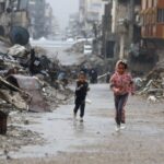 غزة تحت المطر: خيام النازحين تغرق وتثير صدمة إنسانية عاجلة - المهجر نت