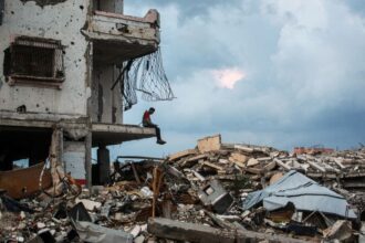 الحرب على غزة: استشهاد فلسطينيين والاشتراط الإسرائيلي للمرحلة الثانية لخطة ترامب - المهجر نت