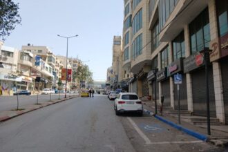 إضراب الخليل: استشهاد فلسطينيين واعتداءات خطيرة للمستوطنين بالضفة - المهجر نت